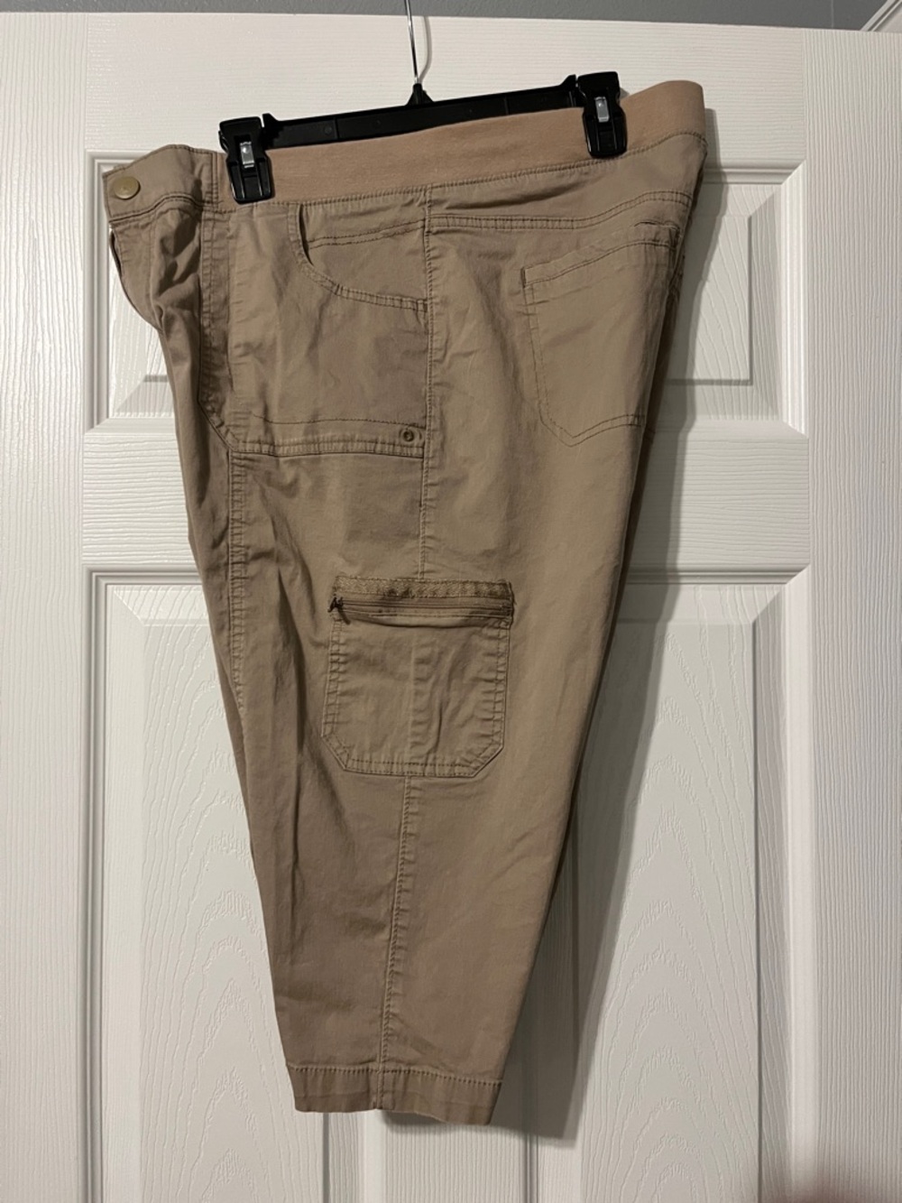 Women’s Lee Cargo Capri pants in Khaki - Picture 4 of 4